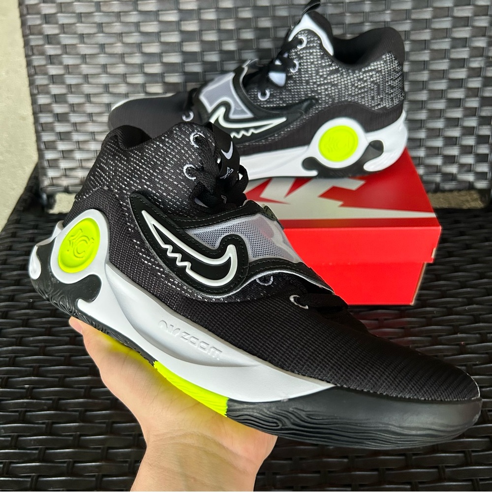 NIKE KD TREY 5 X BLACK VOLT Size 12